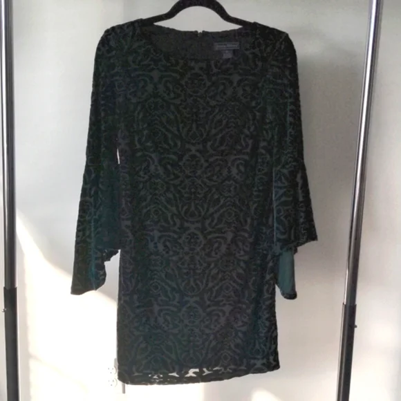 Jessica Howard | Dresses | Jessica Howard Emerald Green Crushed Velvet Dress  With Bell Sleeves | Poshmark
